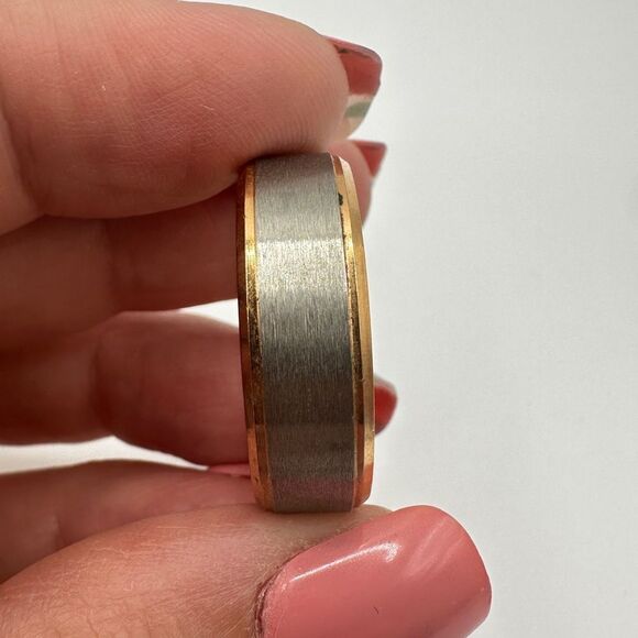 Men's size 14 yellow gold tone and brushed silver tone ring, wedding band! - Picture 8 of 11